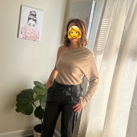 ASTR the Label Cosima One Shoulder Sweater Medium M - Picture 2 of 8
